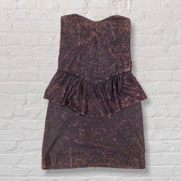 Urban Outfitters Silence + Noise Strapless Sweetheart Neck Peplum Mini Dress - Picture 1 of 7